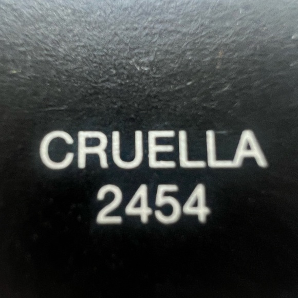 NEW and Never Opened: NARS Cruella Velvet Lip Pencil - Picture 3 of 4